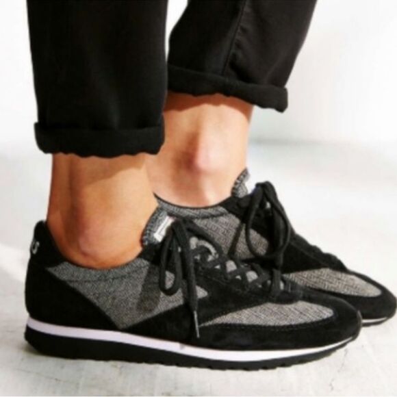 Brooks Vanguard Sneakers - Picture 1 of 11